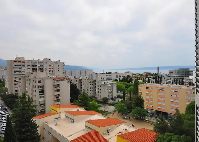 Virna * Split